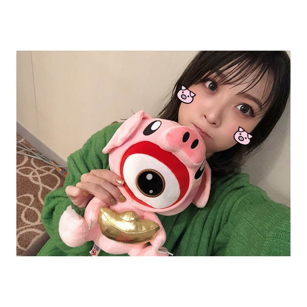 May’nさんのインスタグラム写真 - (May’nInstagram)「昨日は、Weibo Account Festival 2019にて、ベストライブパフォーマンス賞をいただきました！  先日のAsian Music Festivalにつづき、この10年中国でもたくさんライ部をしてきたので、中国の部員のみんなにも感謝の気持ちでいっぱいです。  明日からはシンガポール、12月も韓国、中国成都、と海外が続きます。  日本はもちろん、たくさんの国でこれからもライ部を楽しんでもらえるように頑張りますっ。  あっ、日本はクリスマスイ部&クリスマス🎄そしてアコースティックツアー、リリイベ、イベント...と続くからね！  というか、12月めちゃくちゃハードだからみんなパワーちょうだいね。笑  写真はWeibo Account Festivalでご一緒した皆様とお写真。  #LiSA ちゃん #佘詩曼 さん #吴克群 さん  チームホリプロ笑 #小島瑠璃子 ちゃん #竹内涼真 さん #板野友美 ちゃん #微博日本群英会」11月29日 20時33分 - mayn1021