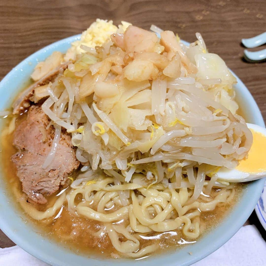 赤羽さんのインスタグラム写真 - (赤羽Instagram)「#ラーメン富士丸明治通り都電梶原店  #予言者たち でお世話になった #ナカゴー 鎌田さんと😋  #ラーメン #ラーメン富士丸 #ラーメンインスタグラマー  #ラーメンデータベース  #ラーメンインスタグラム #ラーメンdb」11月29日 20時38分 - akabass