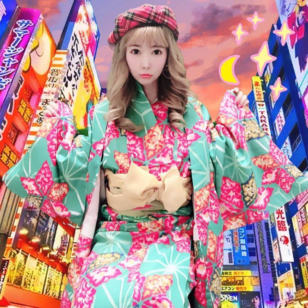 りんか社長のインスタグラム：「【お着物でおでかけ💖】﻿ 昼も夜も日本の魅力を世界に発信！ってことで、﻿ 着物着てみました👘💖🤩﻿ ﻿ 価格は29800円くらいで上着あって生地も﻿ しっかりしてるから最高💖🥳﻿ ﻿ ちゃんと帯結べないから困るー😭って人も﻿ 適当に結びながらでも『楽しむ💕』っていうのが大事だよね✨😚﻿ ﻿ りんか社長は今日もめちゃくちゃエンジョイして﻿ おります〜♡﻿ 楽しみなことがありすぎて﻿ 本当幸せ♡♡♡﻿ ﻿ 人生は楽しんだもん勝ち‼️﻿ あなたは楽しんでますか〜⁉️🥰💕﻿ ﻿ ﻿ PS:最近バストアップについて教えて‼️っていうDMめちゃもらうから女性限定で教えちゃおっかな♡﻿ 本当に劇的にアップするけど後悔しないでね？w﻿ ﻿ ﻿ ﻿ ﻿ ﻿ ﻿ ﻿ #着物 #kimonogirls #趣着物 #kimono #japan #浴衣 #京都 #服 #kyoto #日本 #fashion #可愛い振袖 #おしゃれな振袖 #振袖選び #バストアップ #アンチエイジング #youtube #ベストボディ #メリハリボディ #くびれ作り #バストアップ効果 #インスタ映え #ダイエット #爆乳 #巨乳 #エロかわ #着衣巨乳 #美乳 #えちえち」