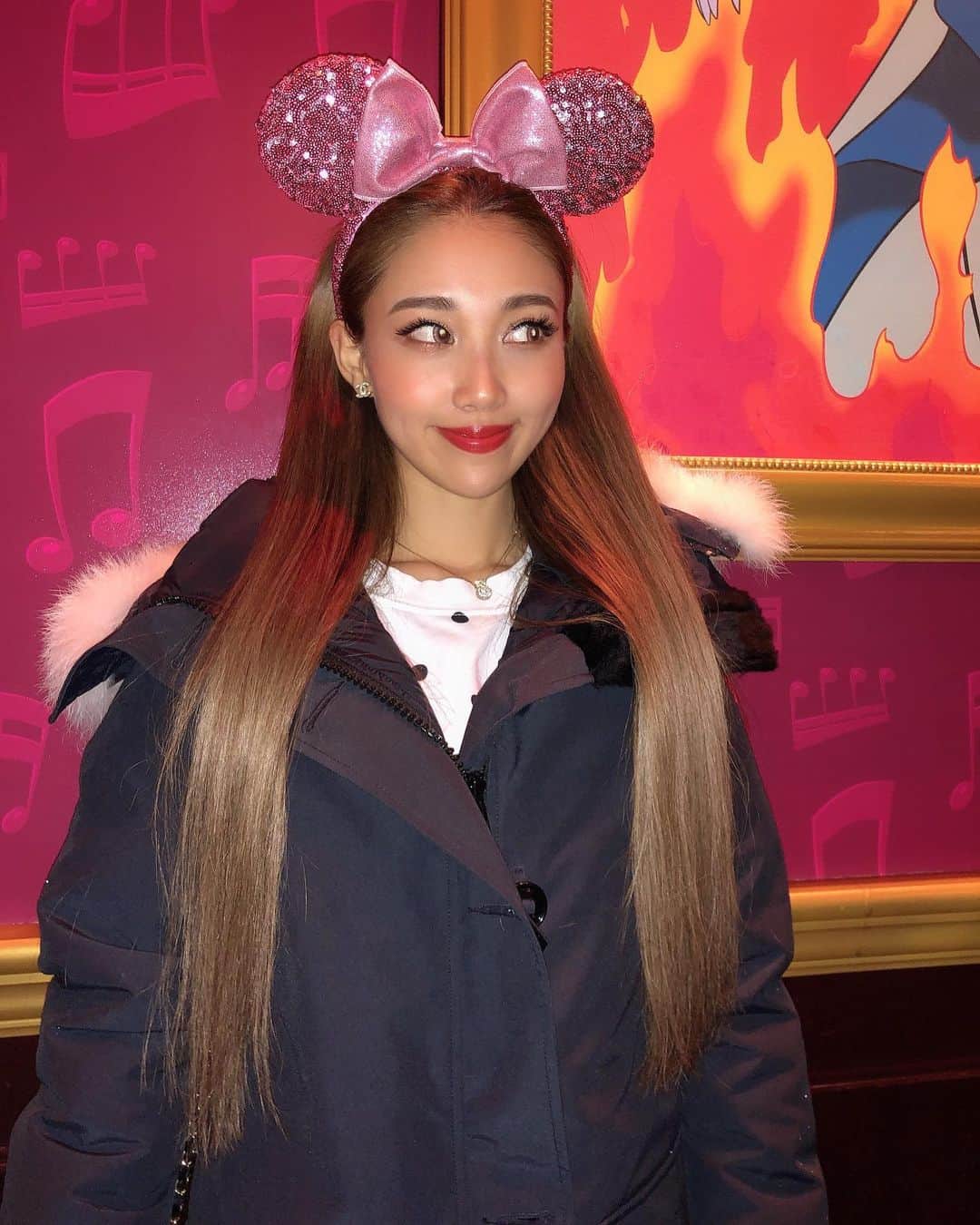 のインスタグラム：「夢の国🐭🏰💓 昨日は天気も不安定だったし行くの迷ったんだけど… 行って大正解😂😂💓寒すぎたけど😖 14時から行ったのに10個以上のアトラクション楽しめるという🤣 久々のジェットコースターは自分の三半規管の鈍りを痛感する結果となりました。（笑） またすぐ行きたいなーっ⭐️⭐️ ・ #disneyland #disney #tdl #cyberjapan #cjd_rina #サイバージャパンダンサーズ #ディズニーランド」