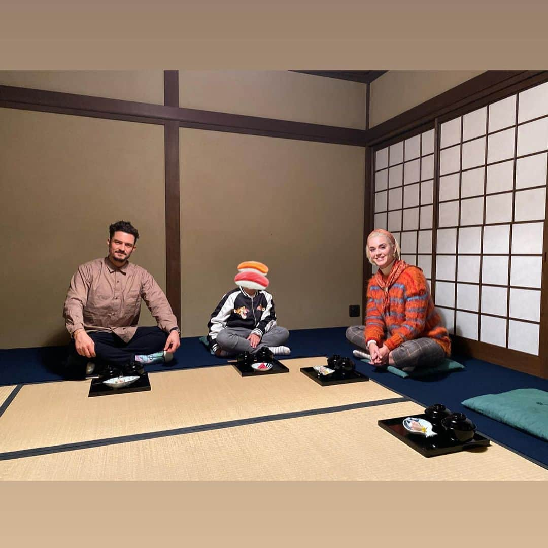 ケイティ・ペリーさんのインスタグラム写真 - (ケイティ・ペリーInstagram)「Putting the T in #thanksgiving with a traditional tea ceremony in Kyoto. Grateful my family is always up for an adventure 🧡」11月29日 20時46分 - katyperry