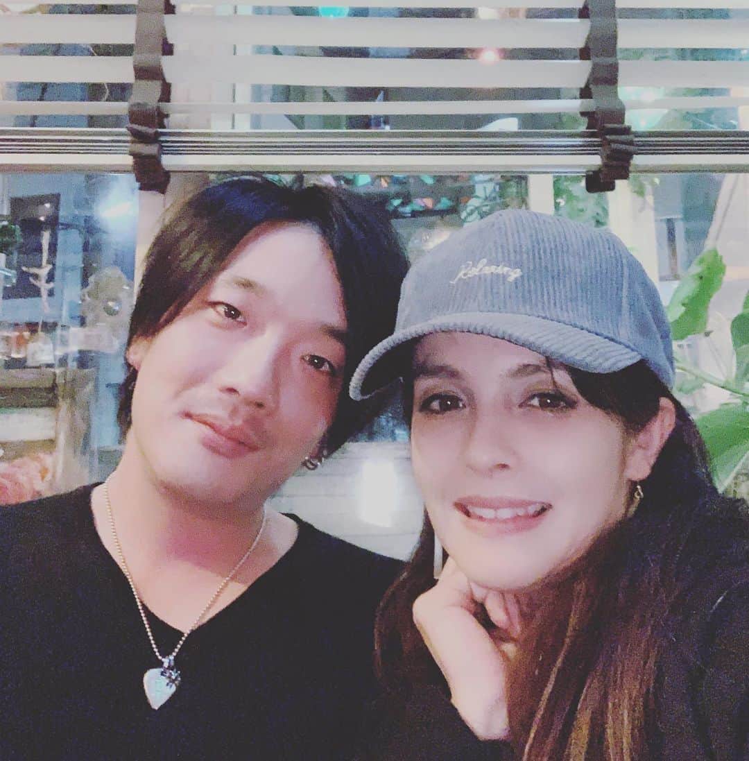 OLIVIAのインスタグラム：「Catching up with one of my music making buddies. We wrote the Nana songs together. @rui_fade #bff」