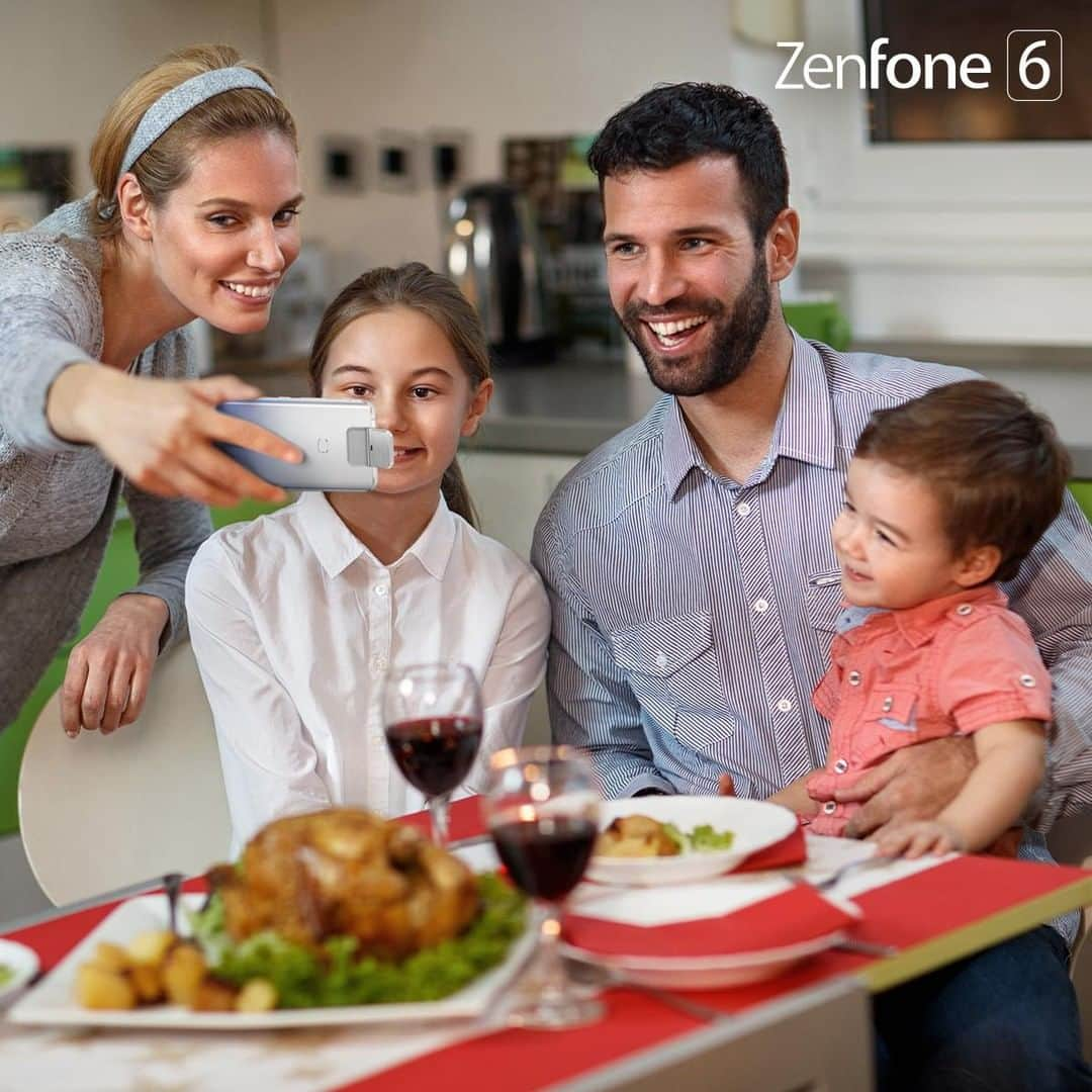 ASUSさんのインスタグラム写真 - (ASUSInstagram)「Thanksgiving Day is all about reunions and delicious roast turkey: capture it all with ZenFone 6's ultrawide Flip Camera! ⁣ ⁣#ZenFone6 #DefyOrdinary #FlipCamera」11月29日 21時00分 - asus