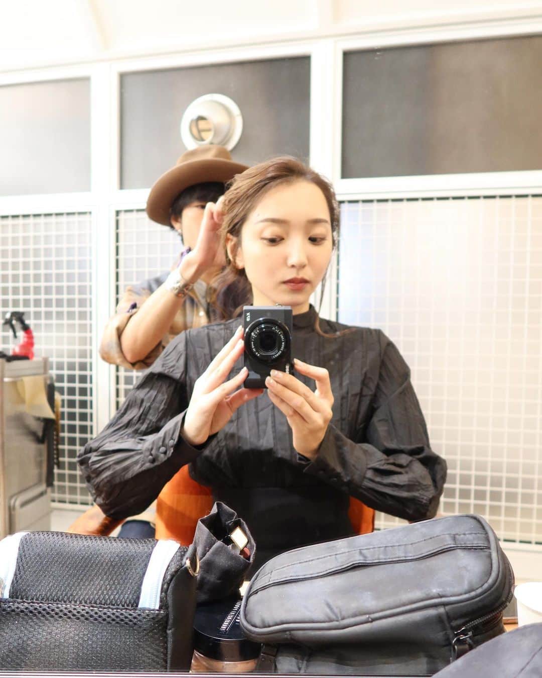 かんだまのインスタグラム：「この度YouTubeかんだま劇場にてジュエリーブランド @ete_official さんと動画を作成いたしました✔️ . 今年購入したeteさんのネックレスをたくさんの方が真似して購入してくださったとのことで、お話を頂き実現いたしました。視聴者の皆様のおかげでの仕事😭ありがとうございます。 . 動画ではジュエリーの選び方や、ジュエリーを軸にしたテイスト別コーデをご紹介！お時間ある方、ぜひご覧頂けたらと思います。 皆様ありがとうございました🙇 . 撮影場所：ete青山本店 @ete_aoyama ヘアメイク：きょーちゃん @ky0suke #ete#エテ #promotion」