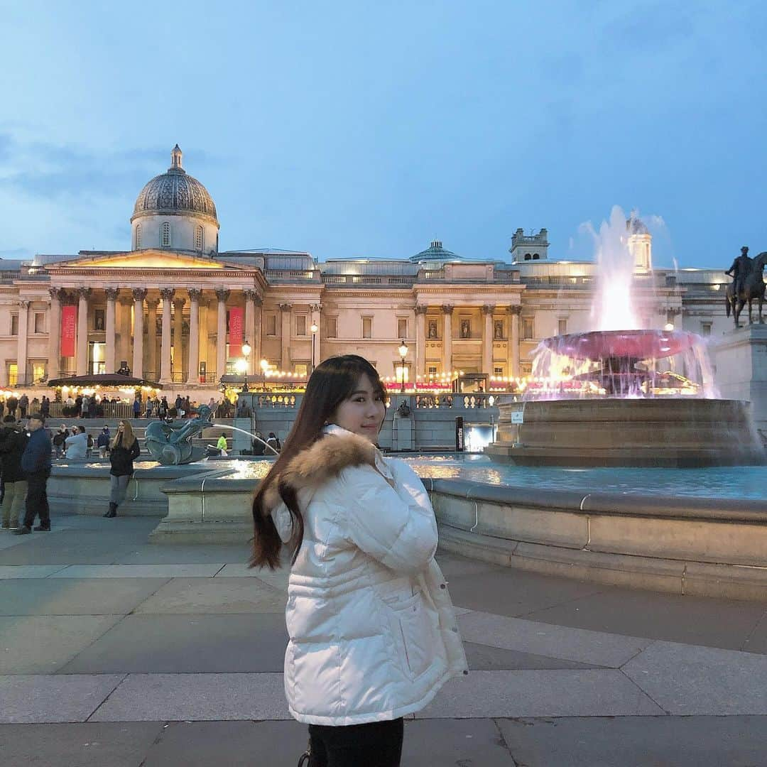 高木由麻奈さんのインスタグラム写真 - (高木由麻奈Instagram)「#london ナショナルギャラリー前の#ChristmasMarket へ🎄✨ 休日はなるべく家に居たい。そんな私ですが、YouTubeを始めてから外に出るようになりました🏃‍♀️🎥」11月29日 21時04分 - yumana.t