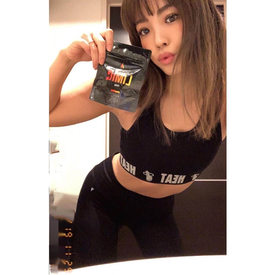 Linaのインスタグラム：「今晩わ💁🏻‍♀️🌙 先月頃からりみっきゅを教えてもらって代謝が上がるからジムの前とかに飲んでみてって教えてもらって、またジムに通い出しました🏃🏽‍♀️‼︎ 元々冷え性で汗かきにくいから凄い汗出るようになった‼︎🔥🔥🔥🔥🔥🔥🔥🔥. この調子でジム通い続けられますように🥺 お通じにもいいんだって💁🏻‍♀️❤️. . . .  #limiq #ダイエット #ダイエットサプリ #bodymake #脂肪燃焼 #代謝UP #美ボディ #血行促進 #サプリメント #健康食品 #beauty」