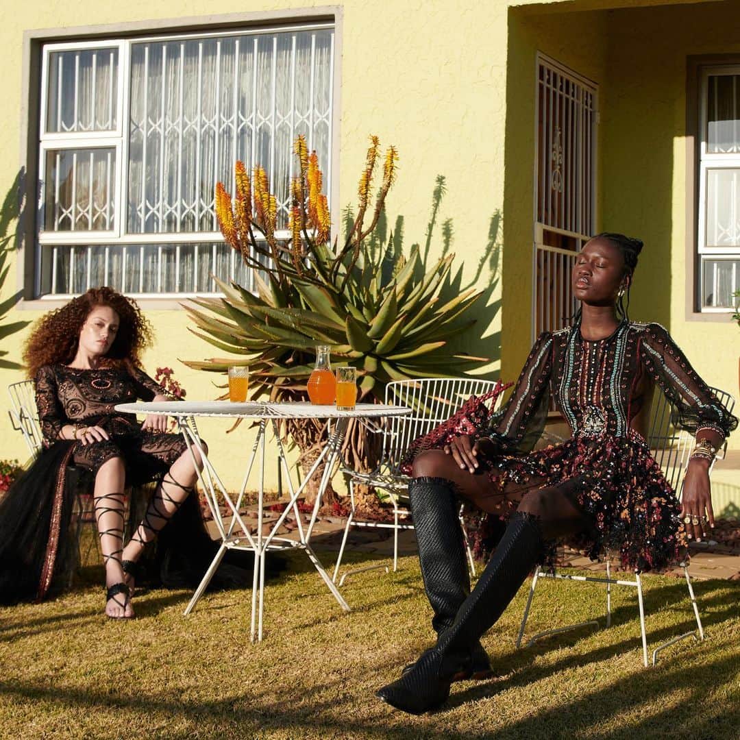 クリスチャンディオールさんのインスタグラム写真 - (クリスチャンディオールInstagram)「@NamsaLeuba is no stranger to Dior collaborations, having put her stamp on the #DiorLadyArt. Today, she steps behind the camera for #DiorMagazine, lensing the #DiorCruise 2020 collection by @MariaGraziaChiuri and exploring contrasts between African architecture and the richness of the motifs created by @Uniwaxciv. ⁠⠀」11月29日 21時15分 - dior