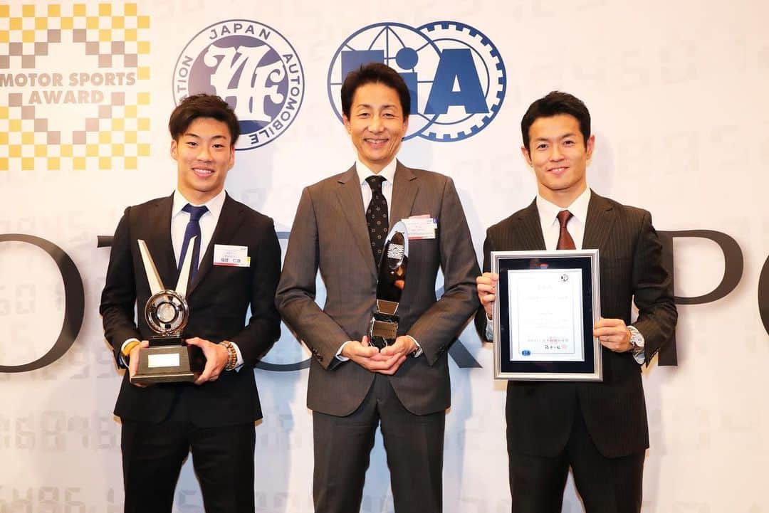 山本尚貴のインスタグラム：「2019年JAFモータースポーツ表彰式🏆 来年はチームタイトルと共にドライバータイトルも💪 ダンディライアンの皆さん、仁嶺も1年間ありがとうございました✨ . . . #jaf #award #sformula  #表彰式 #来年はGTも表彰されたい . @shigeyoshi_male 📸」