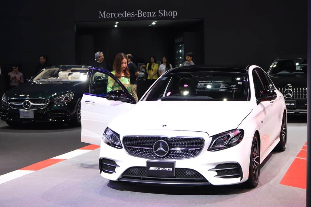 Mercedes-Benz Thailandさんのインスタグラム写真 - (Mercedes-Benz ThailandInstagram)「ถ้าชีวิตเรียกร้องสิ่งที่ดีที่สุด…  มาร่วมค้นหาความสมบูรณ์แบบได้ที่งาน Motor Expo 2019  พร้อมกับการเปิดตัวครั้งแรกกับรถ SUV สุดเร้าใจอย่าง Mercedes-AMG GLC 63 S 4MATIC+ Coupé, Mercedes-AMG GLC 43 4MATIC Coupé และ Mercedes-Benz GLS 350 d 4MATIC AMG Premium พร้อมกับรถยนต์จาก Mercedes-Benz และ Mercedes-AMG หลากหลายรุ่นมาไว้ให้คุณได้สัมผัสอย่างใกล้ชิด  ติดตามความเคลื่อนไหวของเมอร์เซเดส-เบนซ์ ก่อนใครได้ที่ LINE Official Account @ mercedesbenzth https://line.me/R/ti/p/%40903eurew  คลิ๊ก..เพื่อรับข้อเสนอพิเศษจาก Mercedes-Benz ได้ที่นี่ https://www.mercedes-benz.co.th/MotorExpo2019  พบกันที่งาน Motor Expo 2019 วันที่ 29 พ.ย. – 10 ธ.ค.  ณ อิมแพ็ค ชาเลนเจอร์ ฮอลล์ 1 เมืองทองธานี จันทร์ – ศุกร์ 12.00 - 22.00 น.  เสาร์ – อาทิตย์ และวันหยุดนักขัตฤกษ์ 11.00 - 22.00 น.  #WhenLifeCallsForTheBest #MotorExpo2019 #MercedesAMG #MercedesBenz #MercedesBenzThailand」11月29日 21時25分 - mercedesbenzthailand