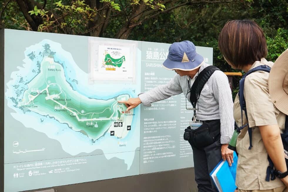 現地発信の旅行サイト「たびらい」さんのインスタグラム写真 - (現地発信の旅行サイト「たびらい」Instagram)「【神奈川・猿島】⠀ 東京湾に浮かぶ唯一の自然島「猿島（さるしま）」。⠀ 横須賀の三笠（みかさ）桟橋から船で行くこの島には、手つかずの豊かな緑が広がります。⠀ ⠀ そして、かつて要塞だった歴史の跡も島のあちこちに。東京からも日帰りで行けるので、冒険気分で足を運んでみませんか？⠀ ⠀ →記事は、「たびらい 猿島」で検索！⠀ ⠀ ⠀ #たびらい #tabirai #ローカル旅行 #旅行好き #旅行好きな人と繋がりたい #旅行 #猿島#無人島 #島散策 #冒険 #船 #海 #island #絶景 #japan #横須賀 #要塞 #kanagawa #神奈川カメラ部」11月29日 21時30分 - tabirai