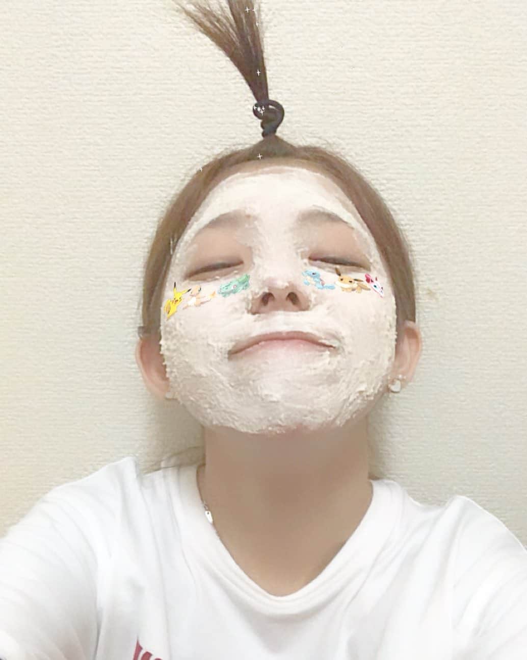 のインスタグラム：「さーて。コメントでも返すか 昨日姉貴と泥パックしたけど効果あったのかはわからんwwww」