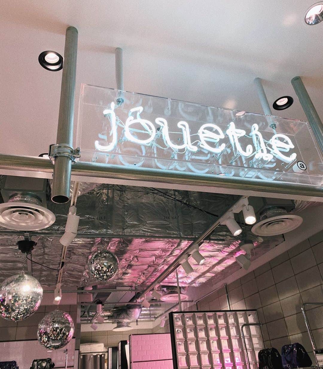 sayocoのインスタグラム：「congratulations🥳💗 @jouetie_official  @parco_shibuya_official ・ ・ 久々にAMIAYAさんや知ってるお顔の方々に お会いできてしあわせ☺️💓眼福🙏 「ジュエラーさんですか？」って聞かれて とってもはずかしかった🤣」