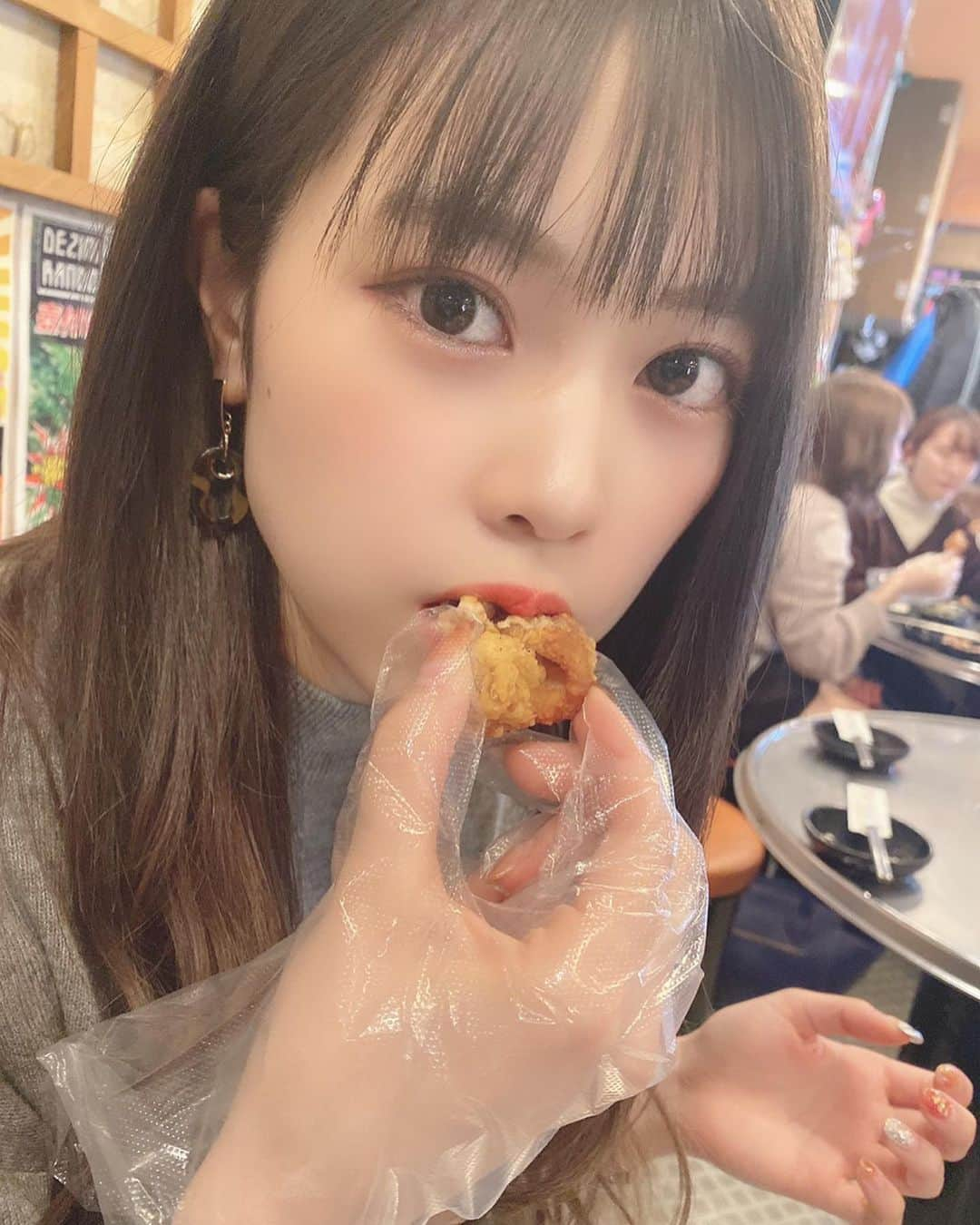 吉川七瀬さんのインスタグラム写真 - (吉川七瀬Instagram)「今日ショールームの前にゆうなと一緒に食べに行ったよ〜 チキンチキン〜！でもメニュー間違えてチーズ付いてこなかったから次はチーズついてるの頼む🤩」11月29日 21時57分 - yoshikawa_nanase