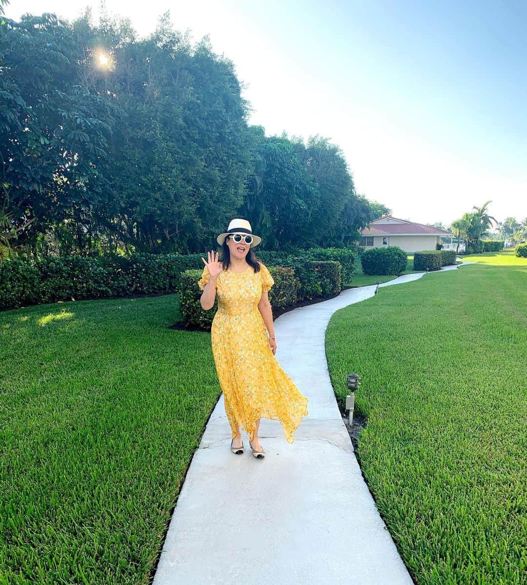 ジェニファー・ティリーさんのインスタグラム写真 - (ジェニファー・ティリーInstagram)「The sun shines every day in Florida. 🌝🌴」11月29日 21時53分 - jennifertilly