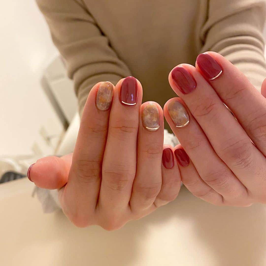のインスタグラム：「同じネイリストをされてる　@nailroomcopine さんがいらして下さいました☆ たくさん楽しくお話しして頂けて、刺激も頂けて、今まで以上にネイリストの仕事が楽しくなりました♪ またお会い出来るのを楽しみにしております‼︎ #nails #ネイル #タイダイ #マグネットジェル #ネイルアート #nailstagram  #表参道ネイルサロン #Anela」