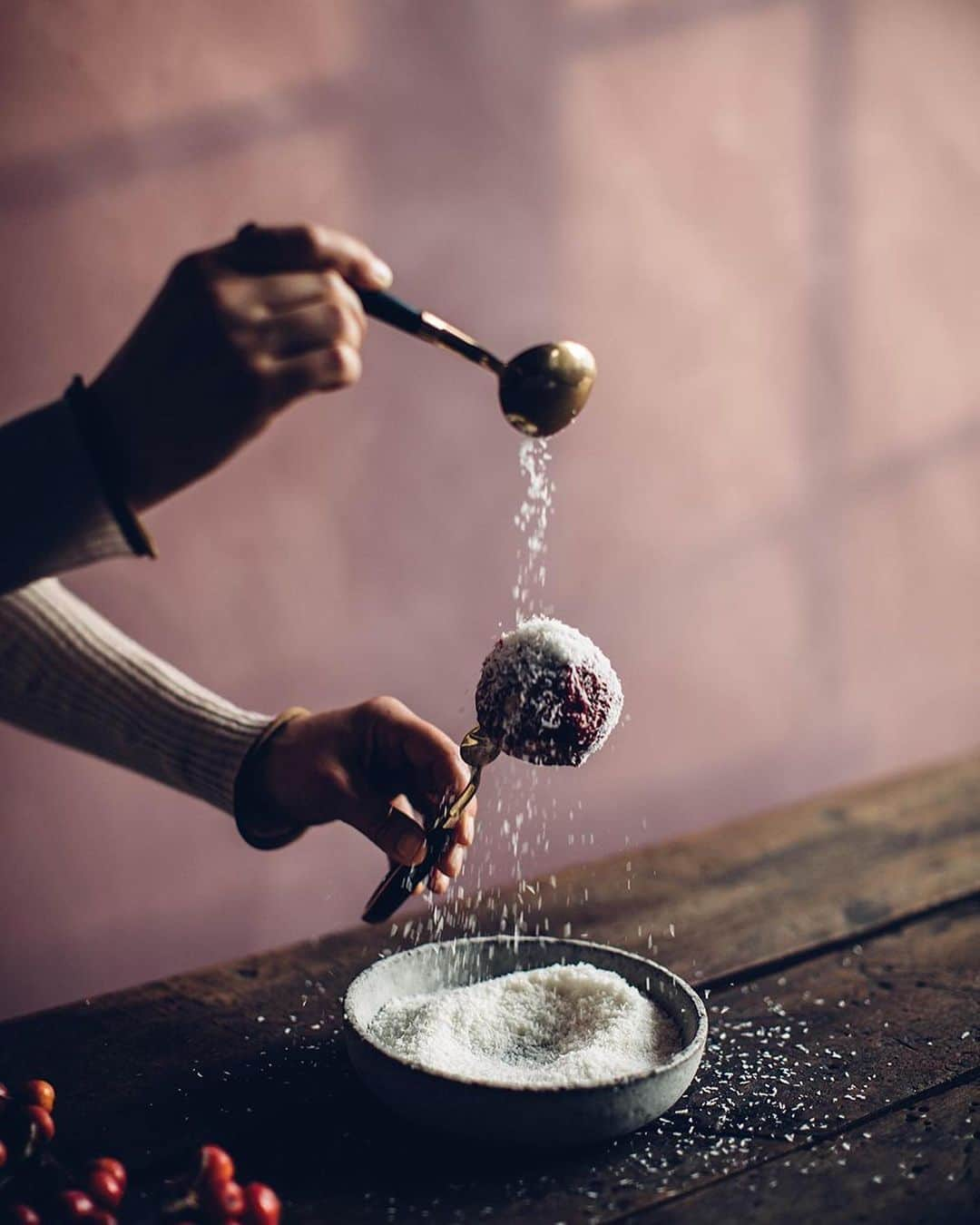 Our Food Storiesさんのインスタグラム写真 - (Our Food StoriesInstagram)「Are you already in a Christmas mood? Can‘t believe it will be the 1st December already this weekend. Here is one of our favorite Christmas ice-cream recipes - honey-cheesecake ice cream snowballs with almond brittle and lingonberry jam. Get the recipe on the blog, link is in profile🎄 #ourfoodstories ____ #christmasdecor #christmas🎄 #christmasrecipes #germanfoodblogger #foodstylist #foophotographer #momentslikethis #gatheringslikethese #fellowmag #huffpostetaste #icecreamlover #christmastreats #dessertlovers」11月29日 21時56分 - _foodstories_