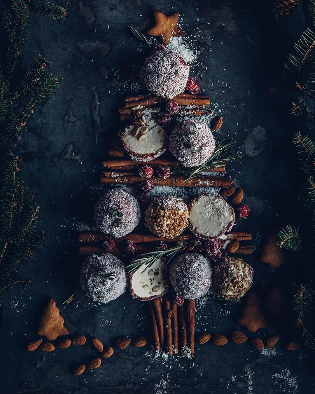 Our Food Storiesさんのインスタグラム写真 - (Our Food StoriesInstagram)「Are you already in a Christmas mood? Can‘t believe it will be the 1st December already this weekend. Here is one of our favorite Christmas ice-cream recipes - honey-cheesecake ice cream snowballs with almond brittle and lingonberry jam. Get the recipe on the blog, link is in profile🎄 #ourfoodstories ____ #christmasdecor #christmas🎄 #christmasrecipes #germanfoodblogger #foodstylist #foophotographer #momentslikethis #gatheringslikethese #fellowmag #huffpostetaste #icecreamlover #christmastreats #dessertlovers」11月29日 21時56分 - _foodstories_