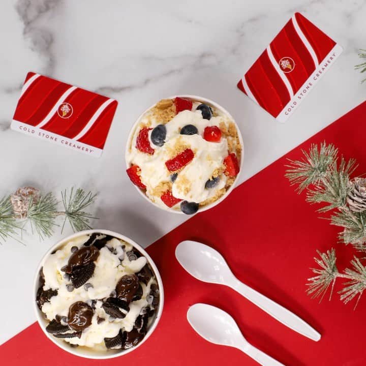 コールド・ストーン・クリーマリーのインスタグラム：「Treat your friends & family to something really sweet this year! Now until 12/06/2019, receive a $15 bonus eCard for every $50 in gift cards purchased online!* . . . >>> Click link in bio to order! . . . *Special valid for gift card purchases online only. Additional restrictions may apply.」