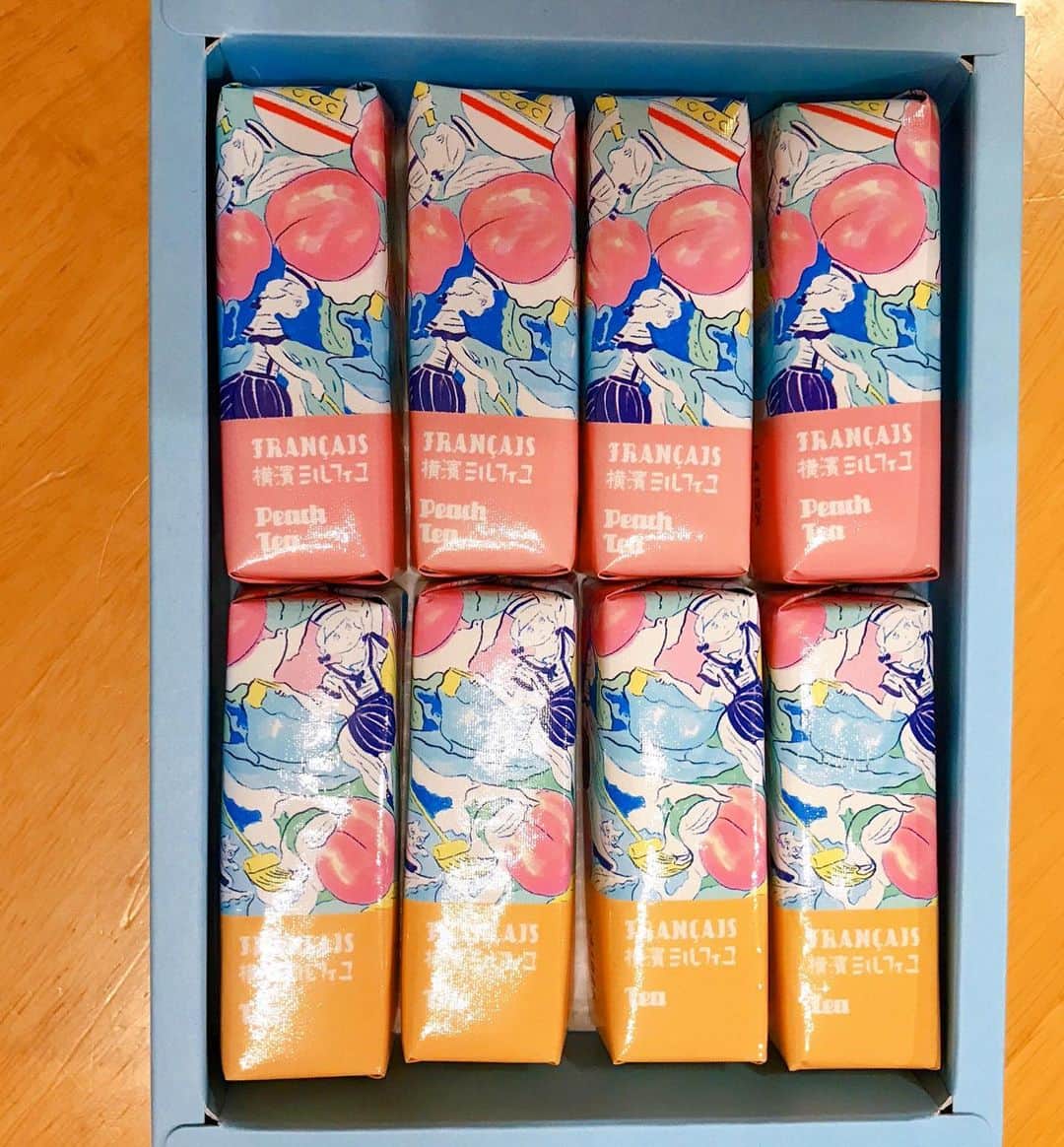 前野えまさんのインスタグラム写真 - (前野えまInstagram)「お土産に「横濱ミルフィユ」をいただきました。 フランセのミルフィーユは大好き！！ 「横濱ミルフィユ」は紅茶味とピーチティー味でした。 パッケージも可愛い💕  #横濱ミルフィユ #フランセ #ミルフィーユ #紅茶味 #ピーチティー #本日のおやつ #美味しかった #スイーツ #スイーツ好きな人と繋がりたい  #yokohama #millefeuille #gift #francaise #tea #peach #tasty #flavor #delicious #sweets  #follow #followme #instagram #instafollow #instagood #tagsforlikes #tflers #tagsforlikesapp #idol #actor #actress」11月30日 7時31分 - maeno_ema