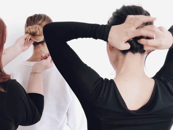 Kristin Essのインスタグラム：「Is a meta-tutorial my new thing?? I wanted to do something where you could see me doing it on someone AND someone doing it on themself. Puno is literally learning as we go by watching me put the KEH French pin in Courtney’s hair. I think she did great for a first timer 🏆 Thanks @punodostres + @courthawkinson for attempting this w me 🗣👥 Are we into it??」