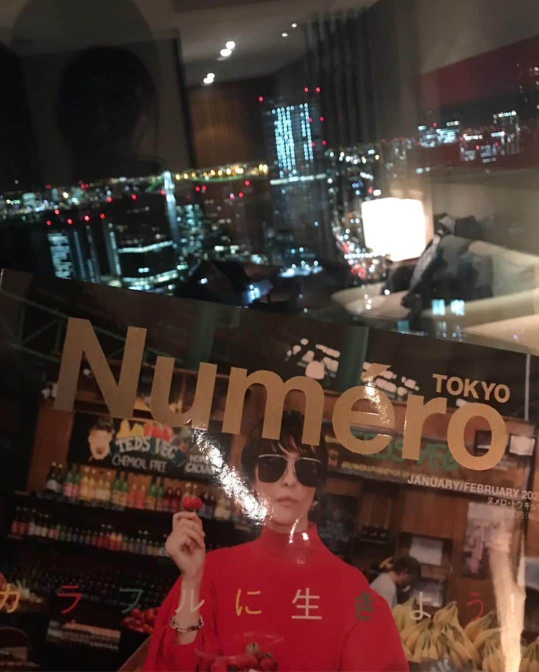 上野水香さんのインスタグラム写真 - (上野水香Instagram)「@numerotokyo にて、このお店紹介させていただきました。昨日はとある会食にてうかがってきました。 @conrad_tokyo #風花 の鉄板焼きです。絶品料理を最高の景色で、、 神子シェフは、心から楽しんで焼いていらっしゃるのがこちらにも伝わってきます。出来上がったお料理はまさに芸術だと感じます✨ お味はもちろん一級品！ このような時間を持つことも全て大切に、自分も一級品でありたいと願うひと時です。 人間を磨こう。。」11月30日 7時37分 - mizukaueno