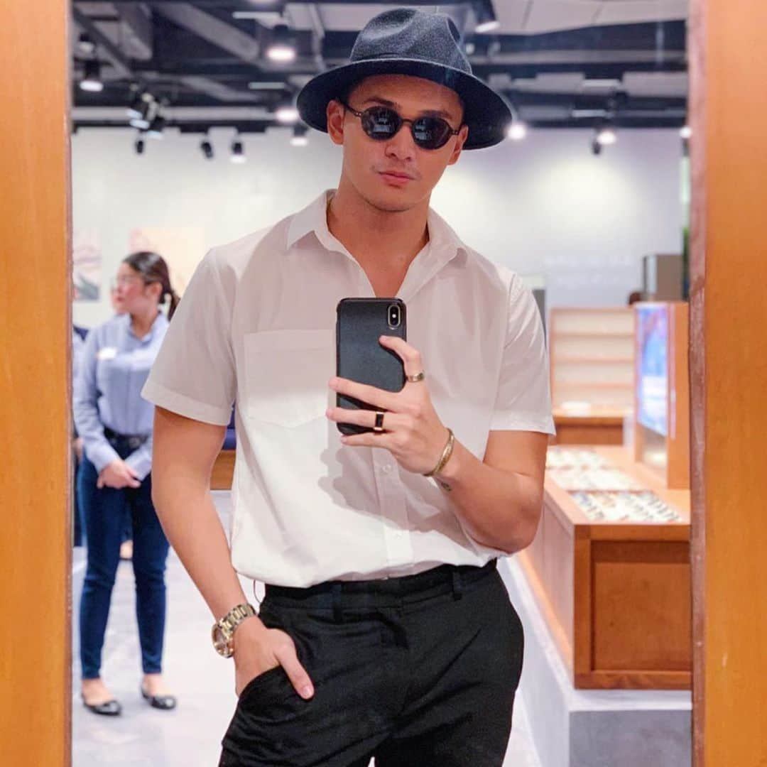 JINS PHILIPPINESさんのインスタグラム写真 - (JINS PHILIPPINESInstagram)「@rurumadrid8 is always selfie-ready when wearing his #JINSPerfectPair 😎🤙🏼 #rg . . . . #JinsPerfectPair #jinseyewear #opticalph #jinsphilippines #stylisheyewear #eyeglassesph #eyefashion #fashionableglasses #fashionableeyewear #sunglassesph #eyewearph #designerglasses #smnorthedsa #smaura #smmakati #robinsonsplacemanila #smmegamall」11月30日 8時08分 - jins_philippines