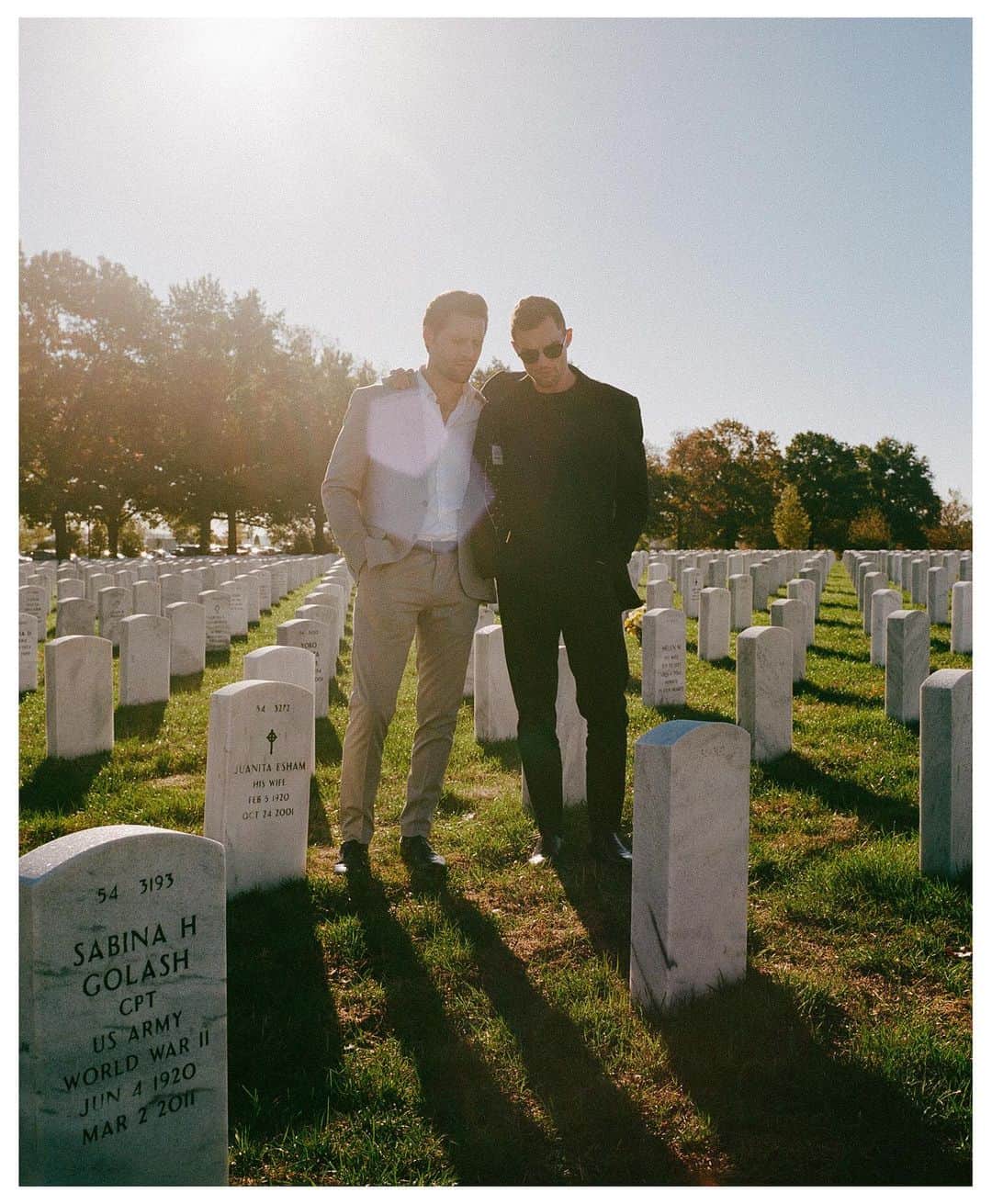 ルーク・クラインタンクのインスタグラム：「Paying respects to Lieutenant Dick Best. What a honor and privilege to be able to portray these American hero’s. #midway #worldwar2 📷 @tony_grove」