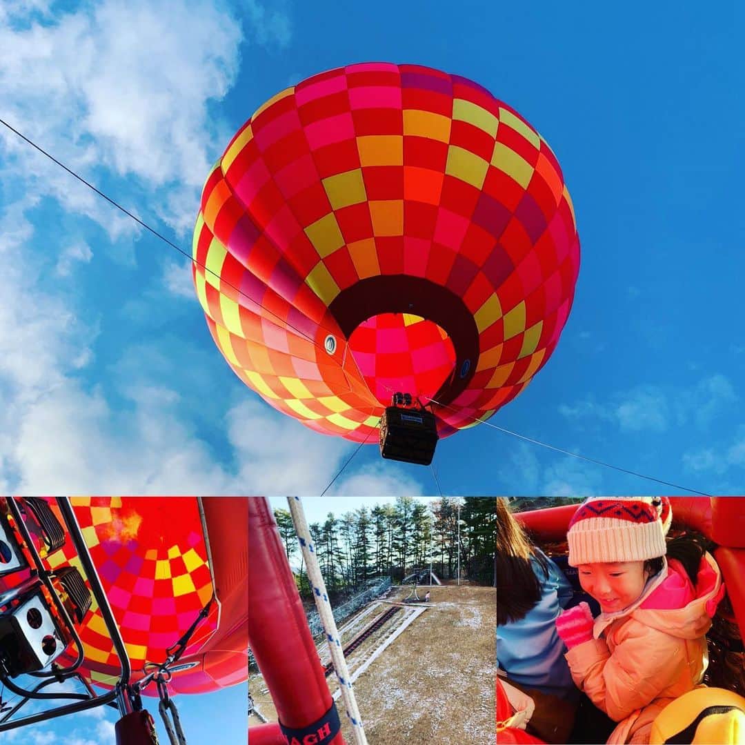 都竹悦子さんのインスタグラム写真 - (都竹悦子Instagram)「幼稚園の園庭にて、気球イベント！ 生まれて初めての気球に大はしゃぎ。  初雪が少し積もっていた寒い朝だったので、子供達はスキーウェアで(^^;; #5歳11ヶ月 #3歳11ヶ月 #愛おしくて　#毎日 #宝物」11月30日 8時15分 - etsukotsuzuku