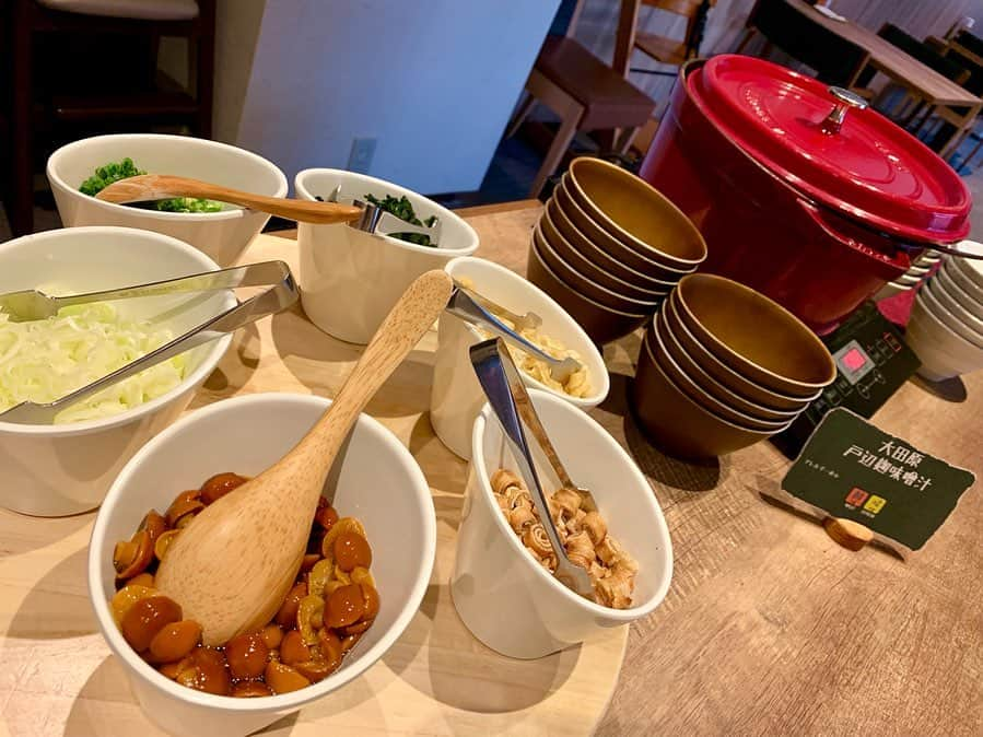 わっきーさんのインスタグラム写真 - (わっきーInstagram)「THE KEY HIGHLAND NASU Morning buffet  和食5、洋食3、サンドイッチ2 といった内容でした。 栃木は特にご飯と牛乳が美味いね。  #thekeyhighlandnasu  #ザキーハイランド那須  #リゾートホテル #金谷ホテル  #温泉  #温泉旅行  #ホテルビュッフェ  #モーニングビュッフェ  #モーニング  #サンドイッチ  #カレー  #朝カレー  #和食  #栃木旅行  #栃木観光  #栃木グルメ  #youtube #youtuber #わっきーtv #わっきー #食レポ #飯テロ #飯テログラム #飯テロ動画」11月30日 8時19分 - makoto_ishiwaki