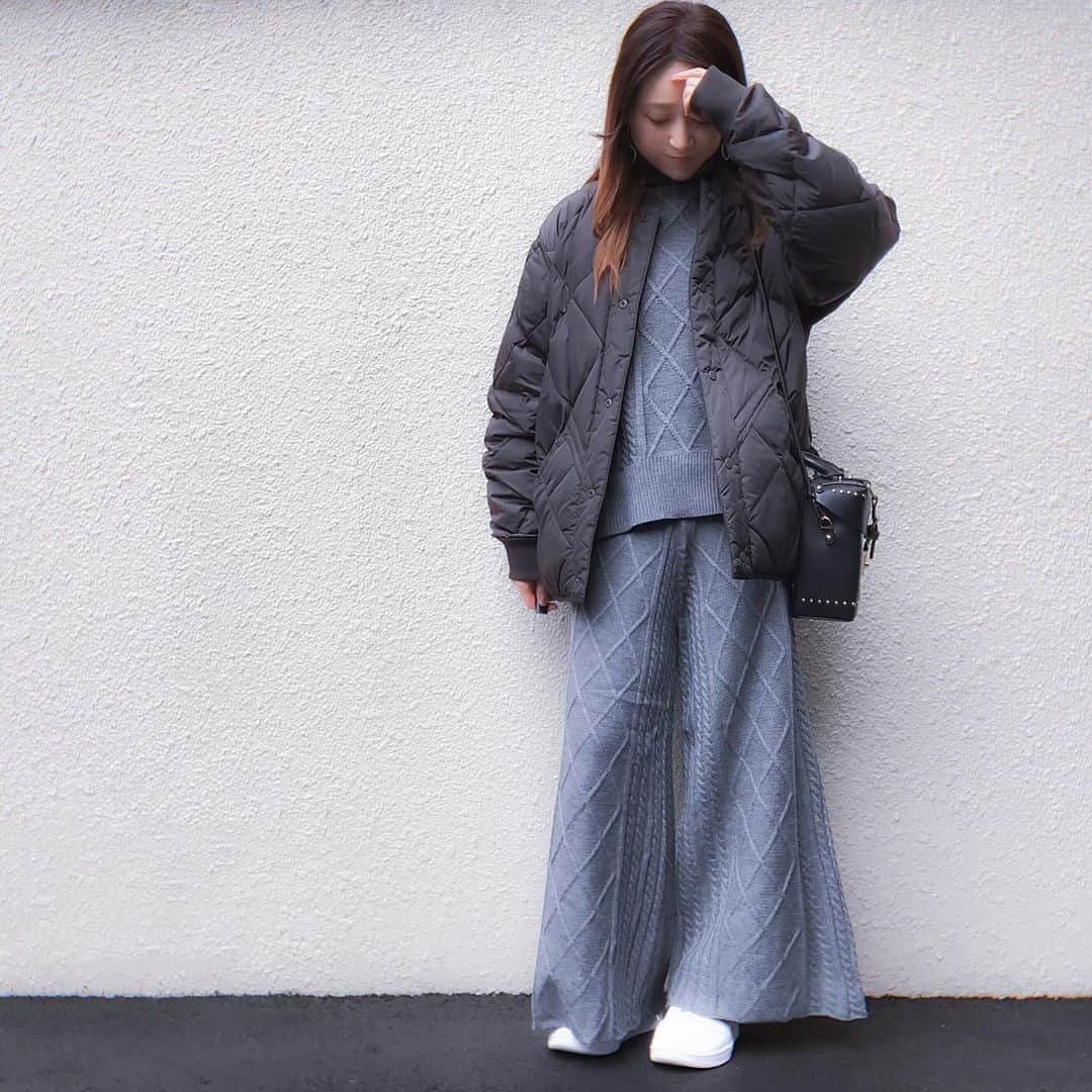 のインスタグラム：「神戸レタスのニットセットアップ🧶  #ハイネックニット (C3863)：#神戸レタス @kobe_lettuce #ニットパンツ (M1716) #ケーブルニット #ニットセットアップ #ウォームパデットリバーシブルブルゾン  #リバーシブルブルゾン #uniqlo #ユニクロ」
