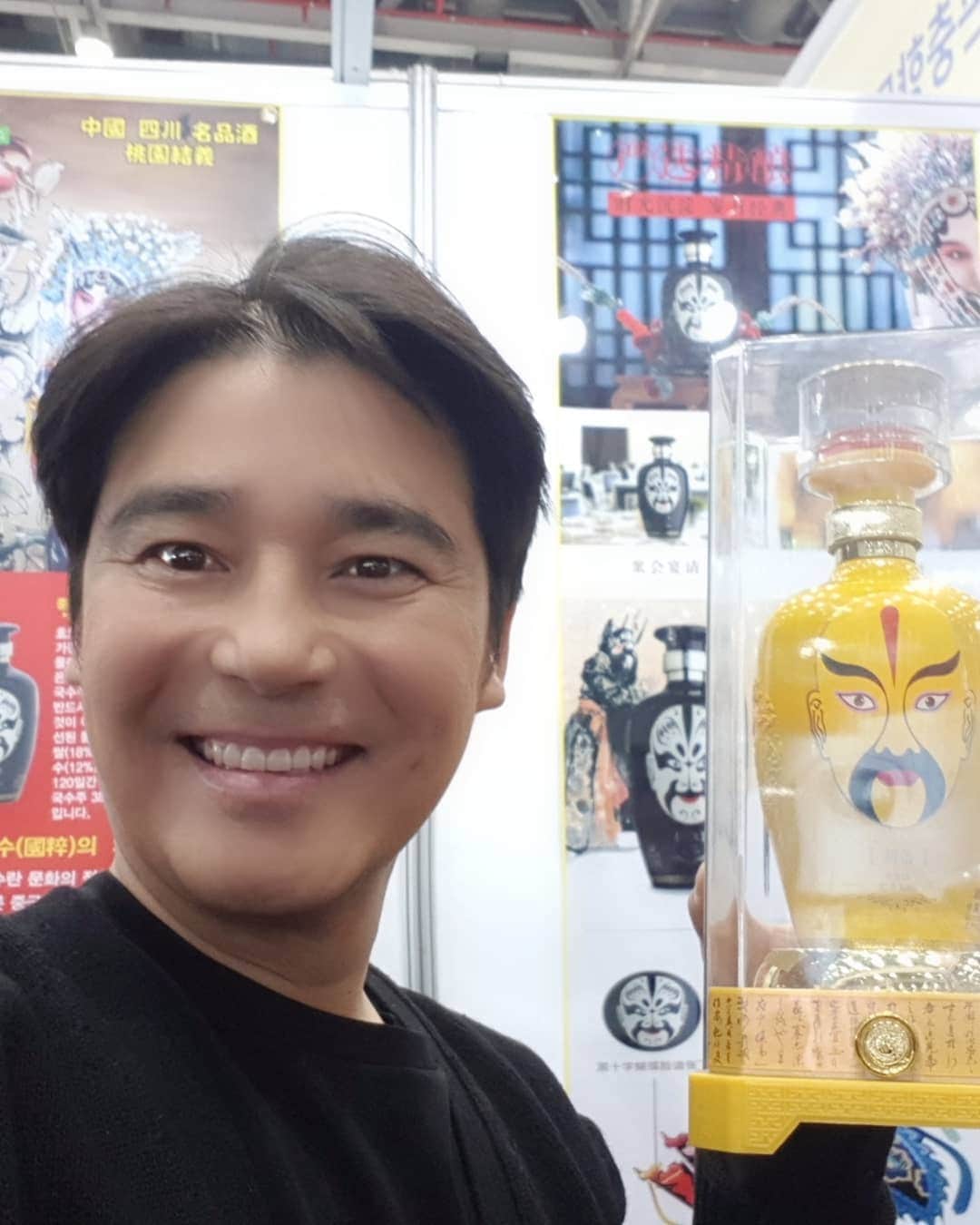 イム・チャンジョンさんのインスタグラム写真 - (イム・チャンジョンInstagram)「#중국술추천#국수코리아#중국#중국술#맛있는술#도원결의주#고량주그램#대놓고광고  곧 전세계를 장악할 그술.....^^ 아는 사람만 마신다!!」11月29日 23時51分 - imchangjung3309