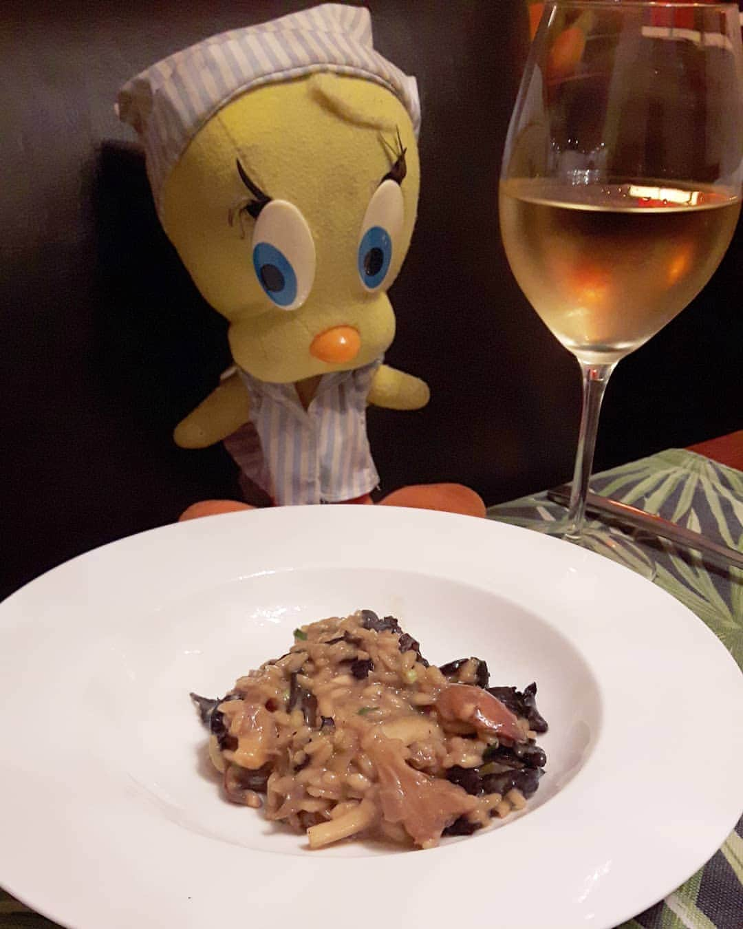 Little Yellow Birdさんのインスタグラム写真 - (Little Yellow BirdInstagram)「Friday night! On the menu a porcini risotto. And a glass of wine. Or 2... just leave the bottle... #littleyellowbird #tweety #tweetykweelapis #adventures #yellow #bird #weekend #friday #tgif #fridaynight #happyhour #risotto #porcini #mushroom #italianfood #italian #whitewine #wine #food #goodfood #stuffedanimalsofinstagram #plushiesofinstagram」11月29日 23時47分 - tweetykweelapis