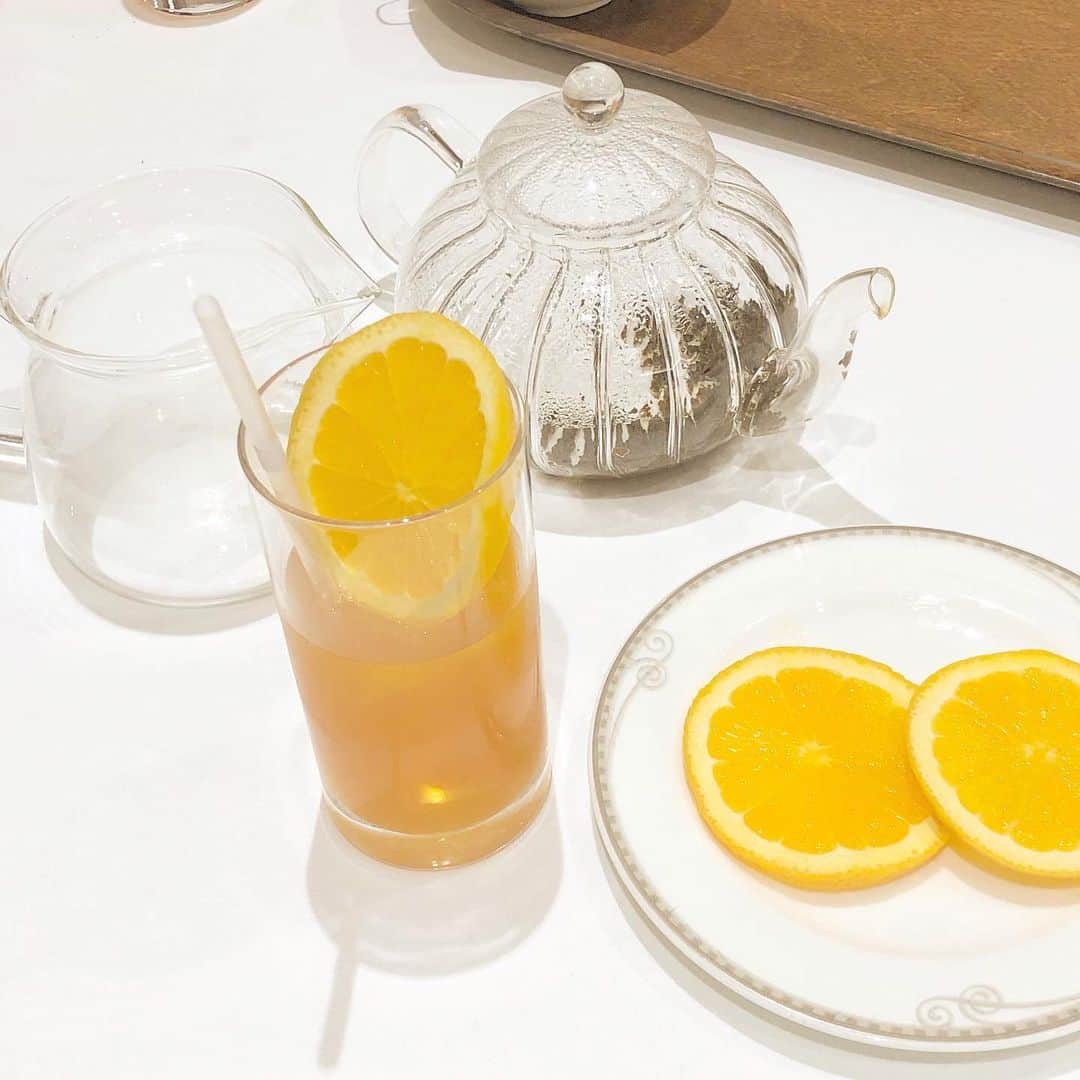 cherieさんのインスタグラム写真 - (cherieInstagram)「先日TEA'S TEAのイベントに行ってきました🧡  Sweetインスタガールのみんなとお茶を淹れて、オレンジと混ぜて生オレンジティーを手作り🍊  ほかにもチーズティーや色々なアレンジを教えてもらい、とっても参考になりました📝  TEA'S TEAの新しく出た生オレンジティー、さわやかでリフレッシュできて、疲れたときや気分転換したいときにおすすめ💫     #伊藤園 #ティーズティー #生オレンジティー #おうちカフェ  #スウィートインスタ #pr」11月29日 23時47分 - cheriecherrry