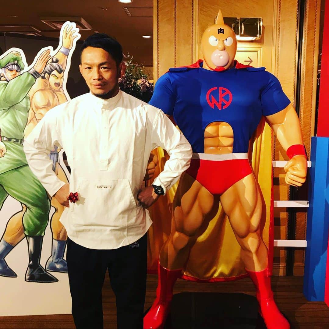宇野薫のインスタグラム：「11(イイ)月 29(ニク)日 金(キン)曜日にキン肉マン40周年記念パーティー ゆでたまご先生 おめでとうございます！！ #キン肉マン #ゆでたまご先生  #キン肉マン40周年 #宇野薫  #onehundredathletic #100athletic #100A #unocaolshowten #caoluno」