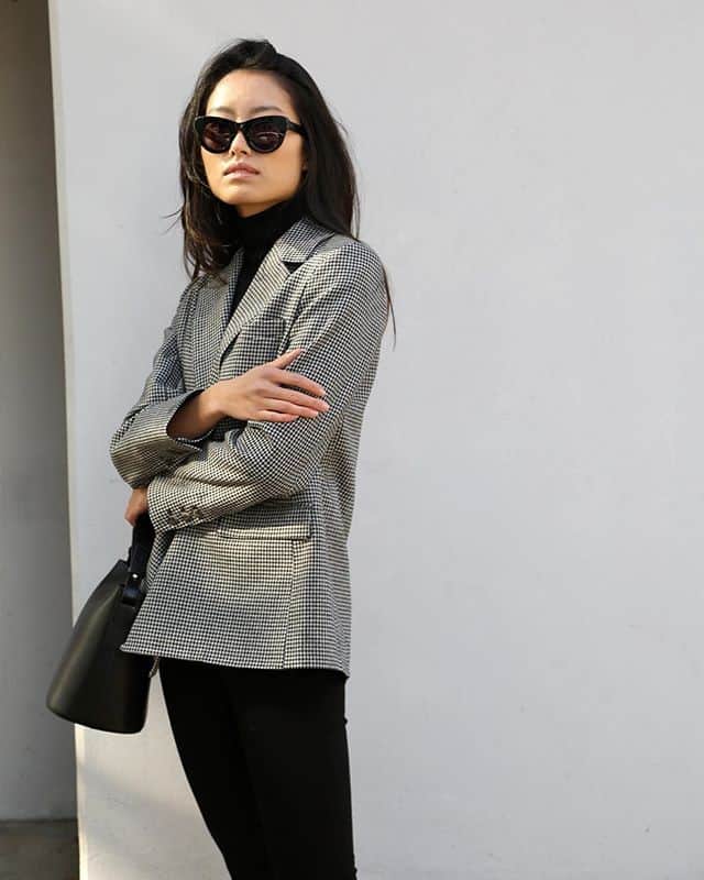ウォントのインスタグラム：「Easy elegance by @gravitypope, featuring our Cambria in supple leather.  #wantlesessentiels #aw19 #leatherbag #tote #handbag」