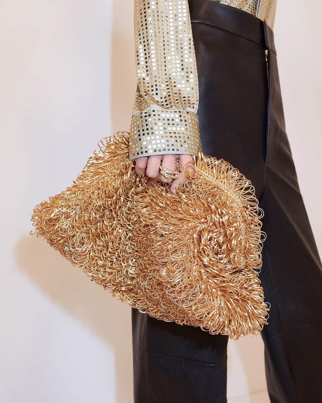 MATCHESFASHION.COMさんのインスタグラム写真 - (MATCHESFASHION.COMInstagram)「Covered in fine leather curls, the Sponge clutch was unveiled on the @bottegaveneta AW19 runway. Carry it with sleek eveningwear to elevate your look. Discover more of the label’s key accessories at the link in bio.」11月30日 0時00分 - matches