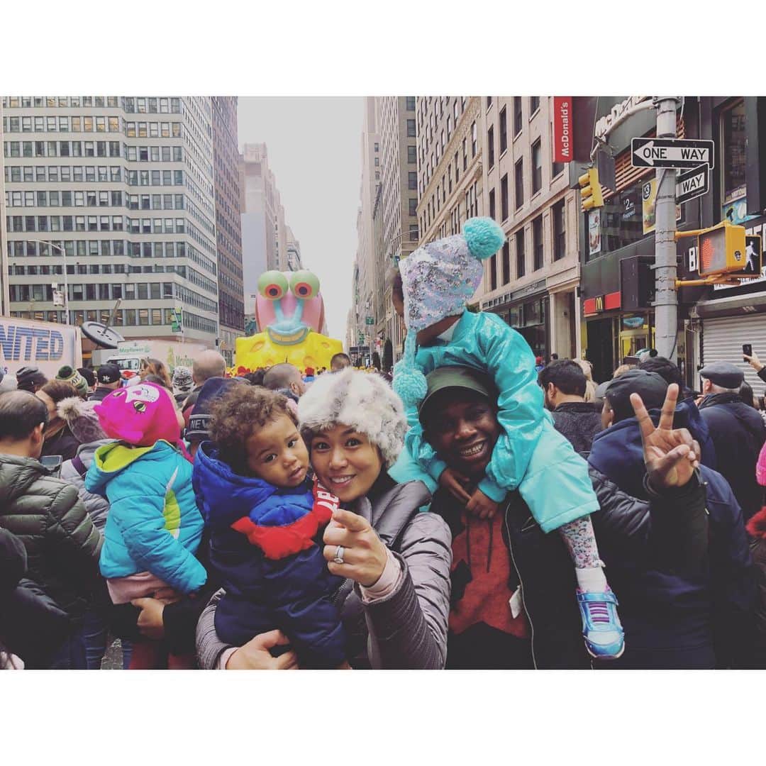 中鉢明子さんのインスタグラム写真 - (中鉢明子Instagram)「🎈#spongebob #thanksgivingparede #NewYork #midtown #holiday #family」11月29日 23時52分 - akiko_harlem