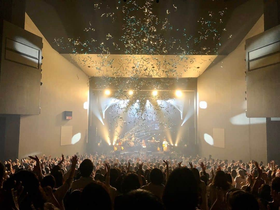 橋口洋平さんのインスタグラム写真 - (橋口洋平Instagram)「wacci 10th Anniversary Special Live in 関内ホール  11年目を歩き出すために、 ここまでの10年間を大事に演りました。 ありがとうございました。  #wacci  #関内ホール #結成10周年」11月30日 0時17分 - hashiguchi_wacci