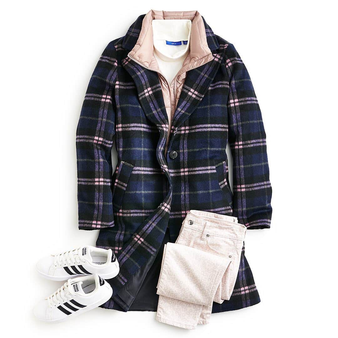 ロック&リパブリックのインスタグラム：「Your Black Friday uniform: comfy layers + sneakers so you can shop ‘til you drop. Get ready to earn so much Kohl’s Cash. #Kohls #blackfriday」