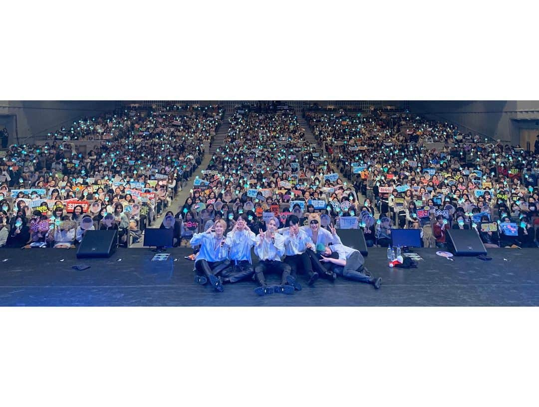 Victonさんのインスタグラム写真 - (VictonInstagram)「‪[#빅톤] 2019 VICTON 1st ASIA TOUR VOICE TO ALICE in TOKYO‬‪ 👀💕‬ . 빅토니의 첫 아시아 투어 시작💛🗝💙 앨리스 여러분의 벅찬 응원 덕분에 멋진 공연을 펼친 빅토니들💪 많은 사랑 주셔서 감사합니다😆 앨리스 하땅사💙💛 . ‪#VICTON #1st_ASIA_TOUR ‪#VOICE_TO_ALICE‬」11月30日 0時24分 - victon1109