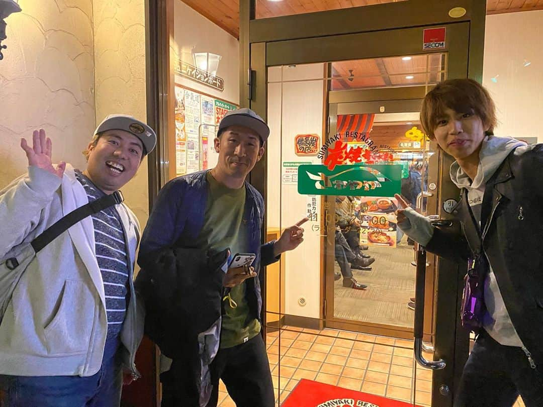 田村裕さんのインスタグラム写真 - (田村裕Instagram)「遂に！！ 静岡！！ 念願の！！ "さわやか"  美味すぎたーーー！！もうまた食いたい。  はじめしゃちょー、ごっちさん、付き合ってくれてありがとう。大西さんも。  #静岡 #さわやか #ハンバーグ #はじめしゃちょー #ゴッチ #大西ライオン #麒麟田村 #YouTube #YouTuber #はじめしゃちょーの畑ドリンク」11月30日 0時41分 - hiroshi9393