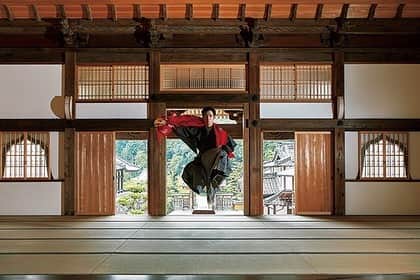 片岡千之助のインスタグラム：「#Richesse #令和礼賛  11/28発売。 P.2にわたって載せていただいて おります。 本誌にはインタビュー記事と 他のお写真も掲載していただいているので是非ご覧ください。」