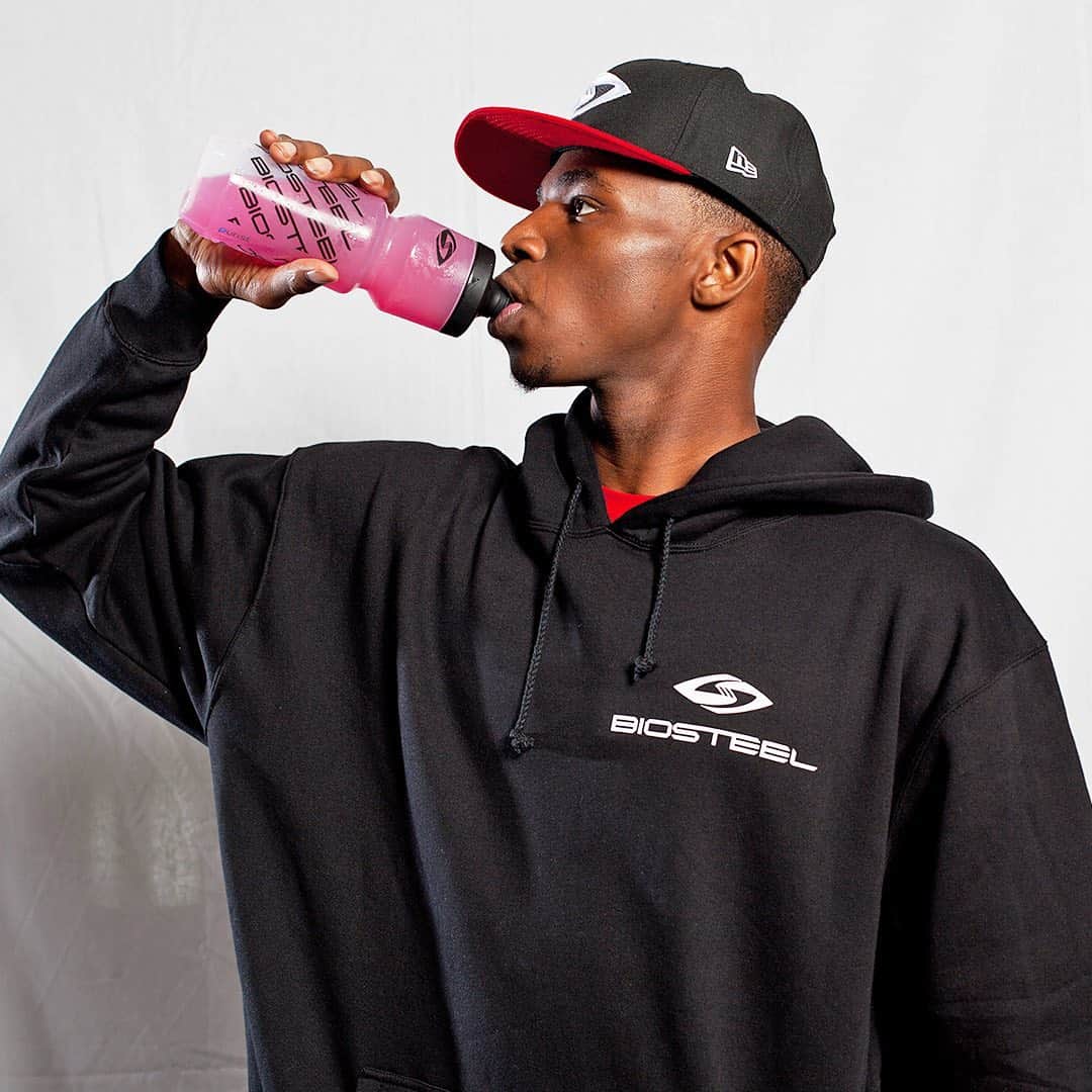 アンドリュー・ウィギンスのインスタグラム：「Not much has changed ➡️ 💦 Use my code WIGGINS40 for 40% off at BioSteel.com all weekend. @biosteelsports」