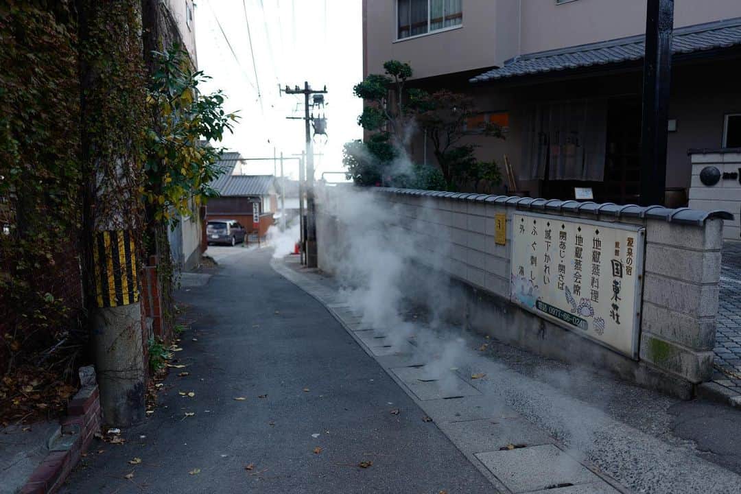 行方 久子 Hisako Namekataさんのインスタグラム写真 - (行方 久子 Hisako NamekataInstagram)「#hisakotravel  別府はいたるところから温泉の蒸気が噴き出していて、 地球のパワーを感じる熱い町でした。 3.4枚め、凄いよ！」11月30日 1時06分 - hisakonamekata