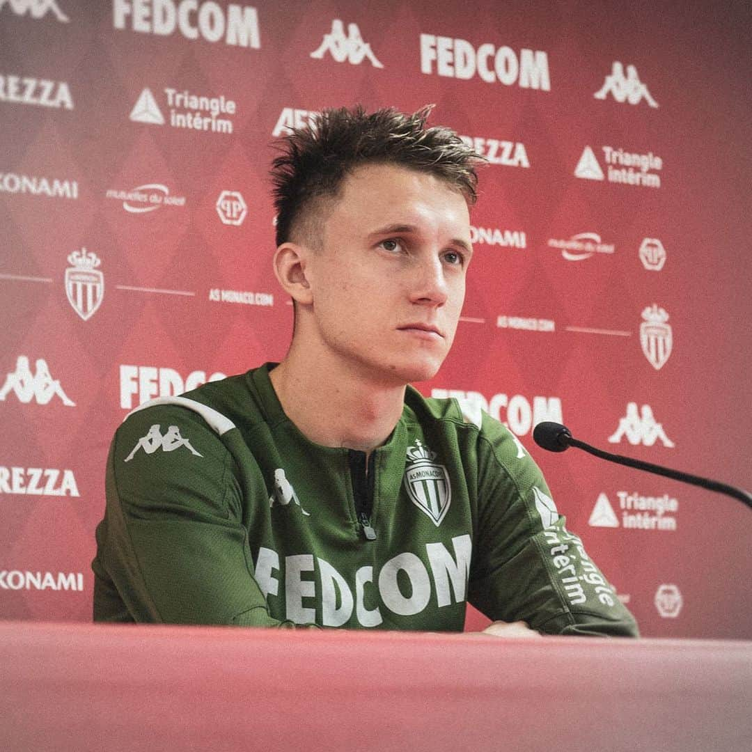 ASモナコさんのインスタグラム写真 - (ASモナコInstagram)「🗯 @alex_golovin17 : « Aujourd'hui je me sens comme à la maison. Je dois aider mon équipe au maximum, être à mon meilleur niveau, nous avons encore toutes nos chances dans cette saison et nous allons tout faire pour atteindre notre objectif. » #ASMPSG」11月30日 1時16分 - asmonaco