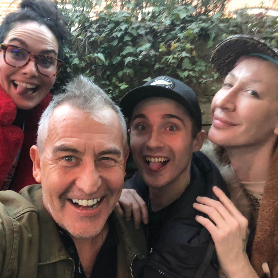 レナ・ヘディのインスタグラム：「@theonlydetox OH MY WHAT A SWEET SURPRISE 👹💗💗💗💗」