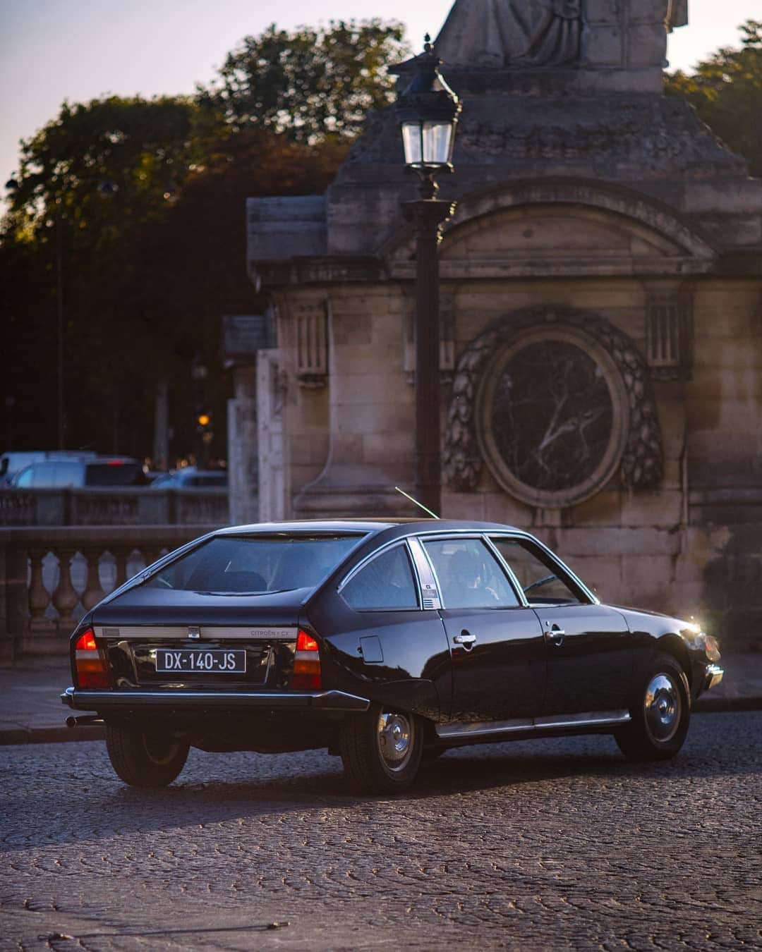 Citroënさんのインスタグラム写真 - (CitroënInstagram)「Classic and timeless like its surroundings 🍂 📸 @amaurylaparra - #Iconic #Design #Picoftheday #Experience #Style #OldButGold #Prestige #Excellenfe #TailorMade #CarsOfInstagram #InstaCar #ClassicCar」11月30日 1時17分 - citroen