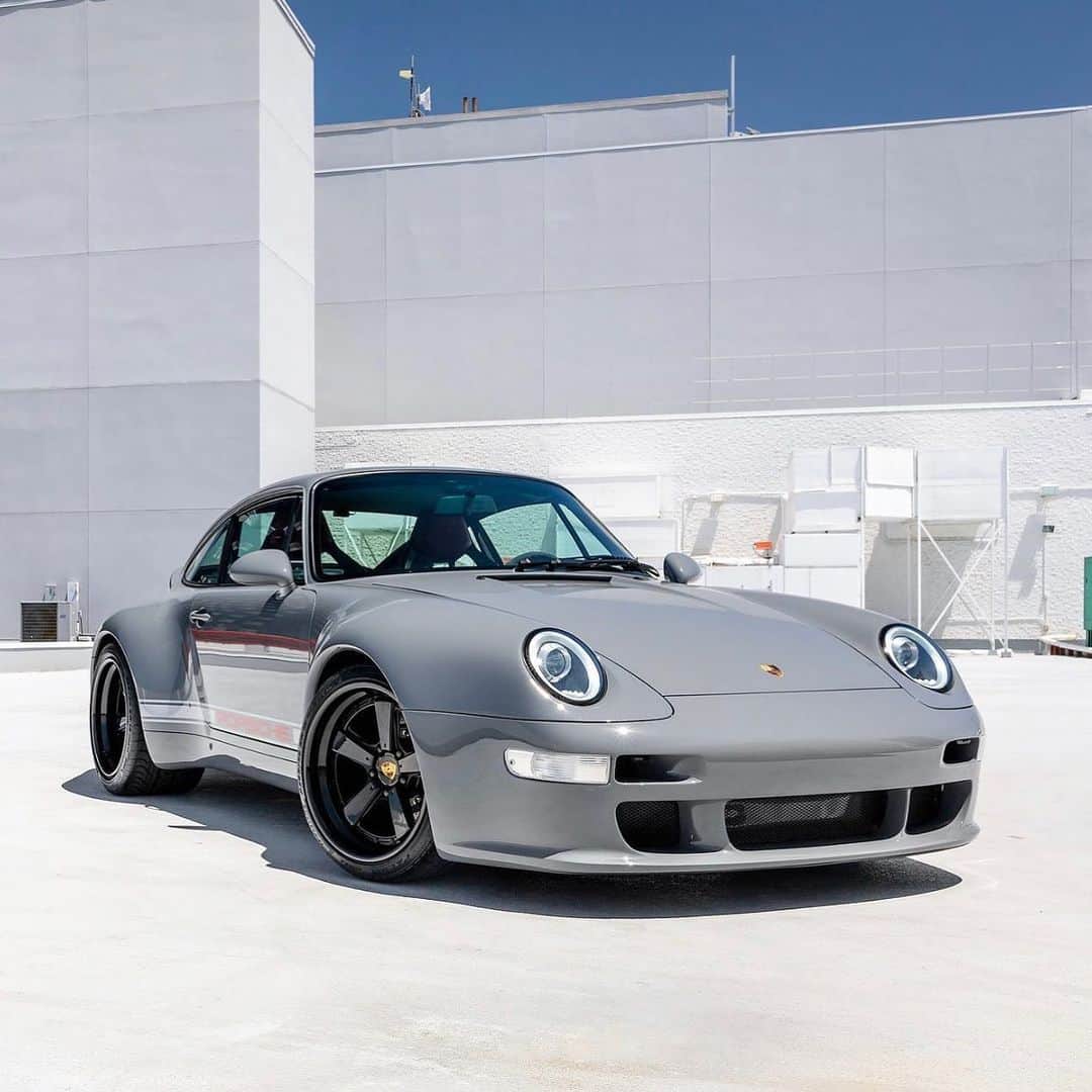 CarsWithoutLimitsさんのインスタグラム写真 - (CarsWithoutLimitsInstagram)「Carbon Fiber 993 911 built by @guntherwerks  #carswithoutlimits #porsche #993」11月30日 1時42分 - carswithoutlimits