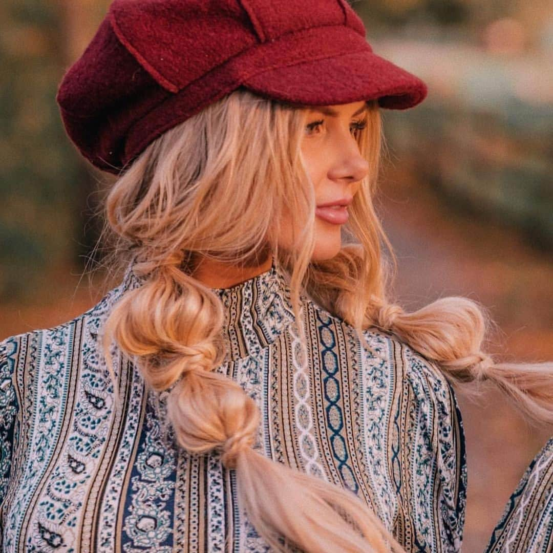 Amber Fillerup Clarkさんのインスタグラム写真 - (Amber Fillerup ClarkInstagram)「Remember this blonde curly hair?!?! Since today is our Black Friday sale I wanted to share a few of my favorite hair styles 💓 we are having 20% off at @barefootblondehair .. Hope everyone is having an amazing day!」11月30日 1時54分 - amberfillerup