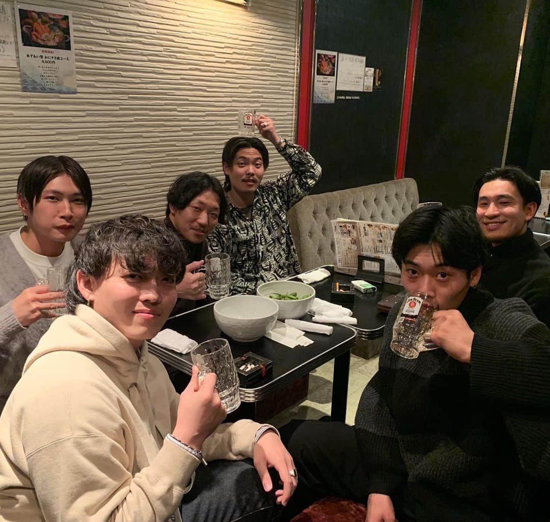 谷正人のインスタグラム：「今夜はSTUDIOUS men's名古屋メンバーと。 思うことがあり、振り切って、この半月でSTUDIOUS men'sに関わるすべてのメンバーと呑みにいきました。 ここで吸い上げた情報やアイディアを取捨選択をして、優先順位をつけて、必ず、実行していきますね。 来年、STUDIOUSは仕掛けなければならないプロジェクトが満載です。 #studious」